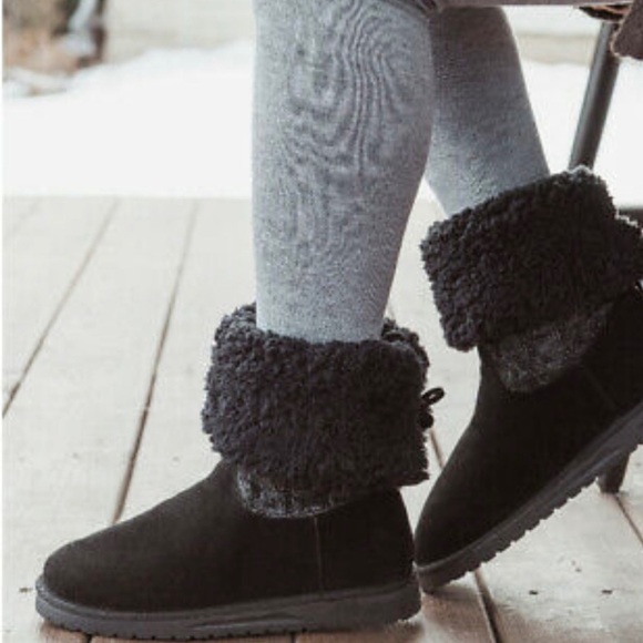 Muk Luks Shoes - Women’s MUK LUKS Black Fold Over Sherpa Lined Cable Knit Boots